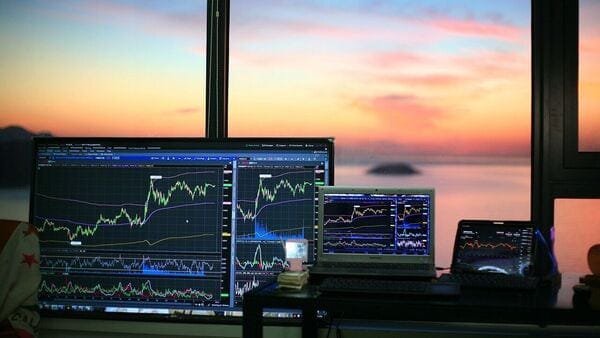 Stock Tips : 52 Week low पर आ गये है Infra Stock गोल्डन चांस Buying के लिए